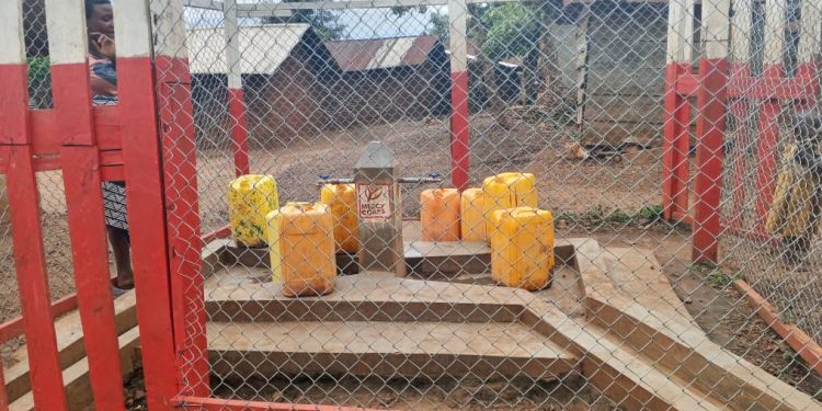 Rutshuru : la pénurie d’eau expose les femmes et jeunes filles à de graves risques sécuritaires à Kibirizi