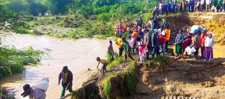 Rutshuru : les usagers de la route Kiwanja-Ishasha plaident pour la construction d’un nouveau pont sur la rivière Nkwenda