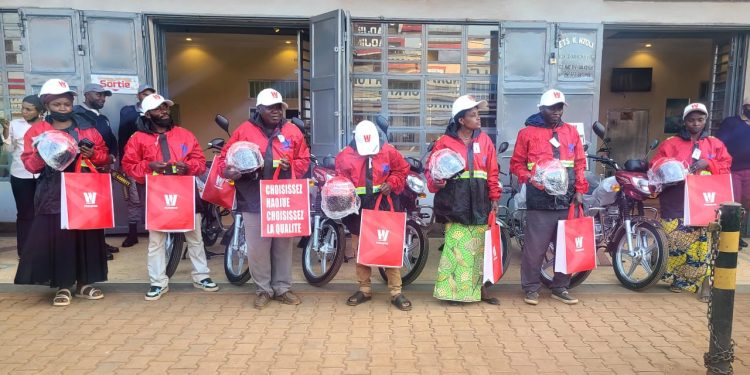 Butembo : dix enseignants bénéficient de crédits motos grâce au partenariat entre la Maison Haojue et des institutions de microfinance