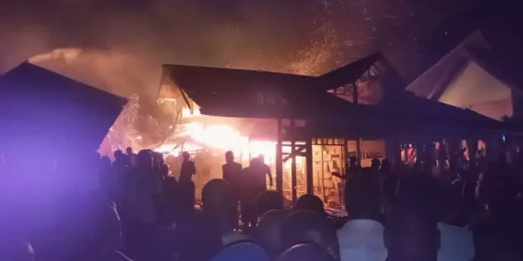 Walikale : plus de dix boutiques et des maisons ravagés par un incendie à Makana